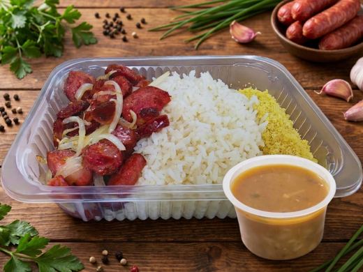 Calabresa Acebolada com Arroz e Farofa