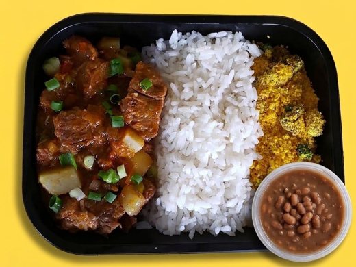 Carne Guisada com Batata, Arroz, Farofa e Feijão